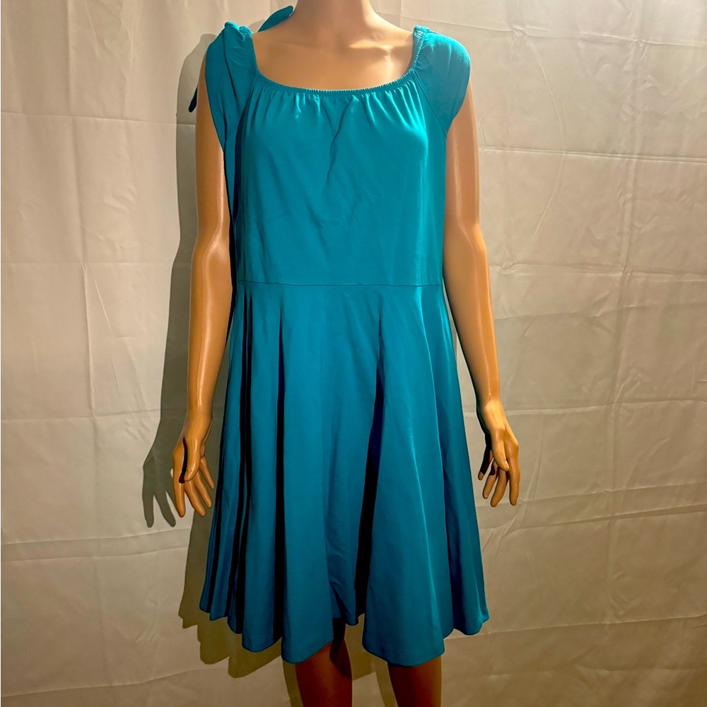 Skateboard dress tie at top shoulders